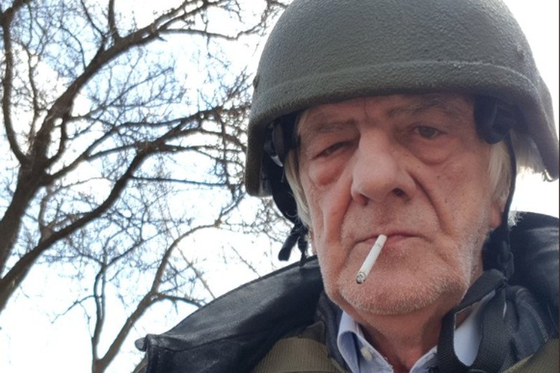 "Ukraińcy kazali ubrać kamizelki kuloodporne" – pisał Ryszard Terlecki, prezentując to zdjęcie na Twitterze.