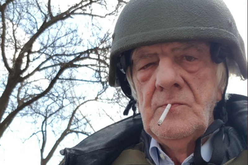 "Ukraińcy kazali ubrać kamizelki kuloodporne" – pisał Ryszard Terlecki, prezentując to zdjęcie na Twitterze.