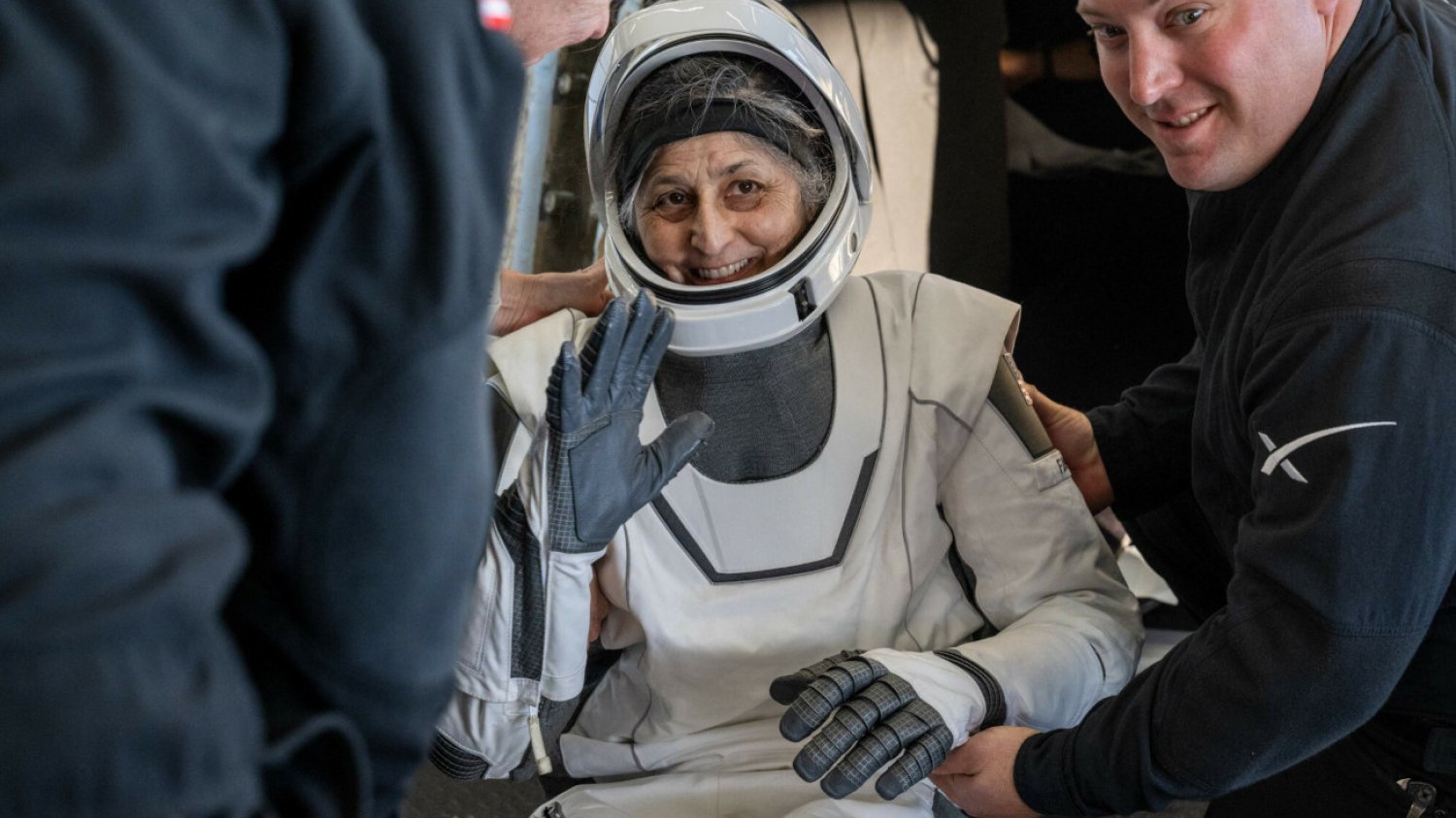 Dwója astronautów NASA przejdzie szczegółowe badania lekarskie, w związku z długim pobytem w kosmosie.