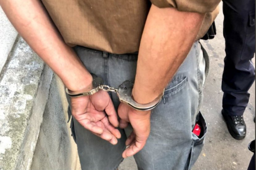 Jeden z członków Obywateli RP został zakuty w kajdanki.