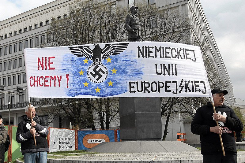 Zadeklarowanych eurosceptyków jest w Polsce tylko 22 proc., ale za rozpisaniem referendum w sprawie przyszłości we wspólnocie jest prawie połowa Polaków.