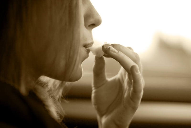 Nie zawsze zdrowe i lekkie jedzenie jest najlepszym "paliwem". Często dość szybko robimy się po nim głodni...