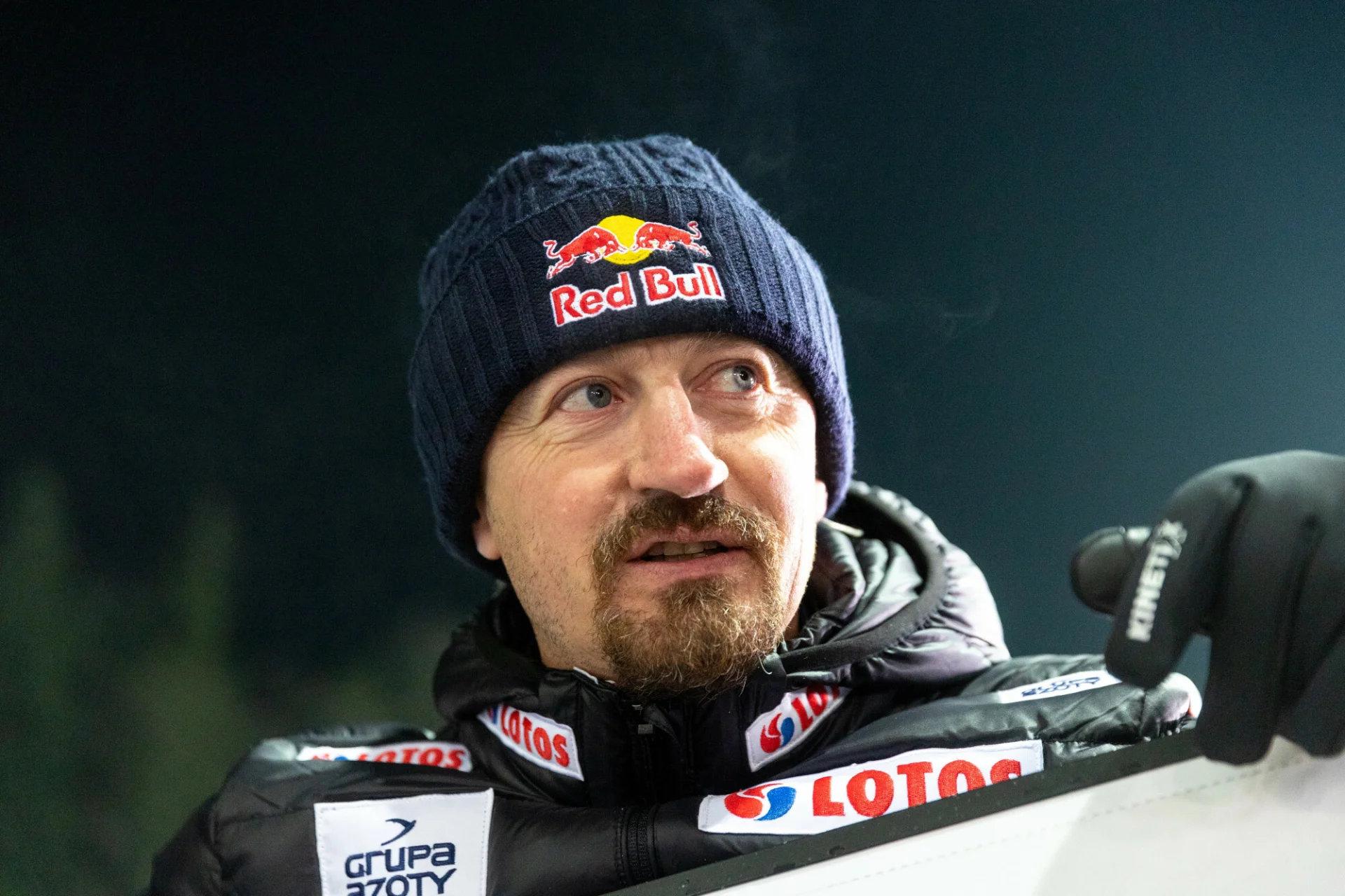 Adam Małysz ma swoją receptę na kryzys skoczków, ale ufa trenerowi Michałowi Doleżalowi