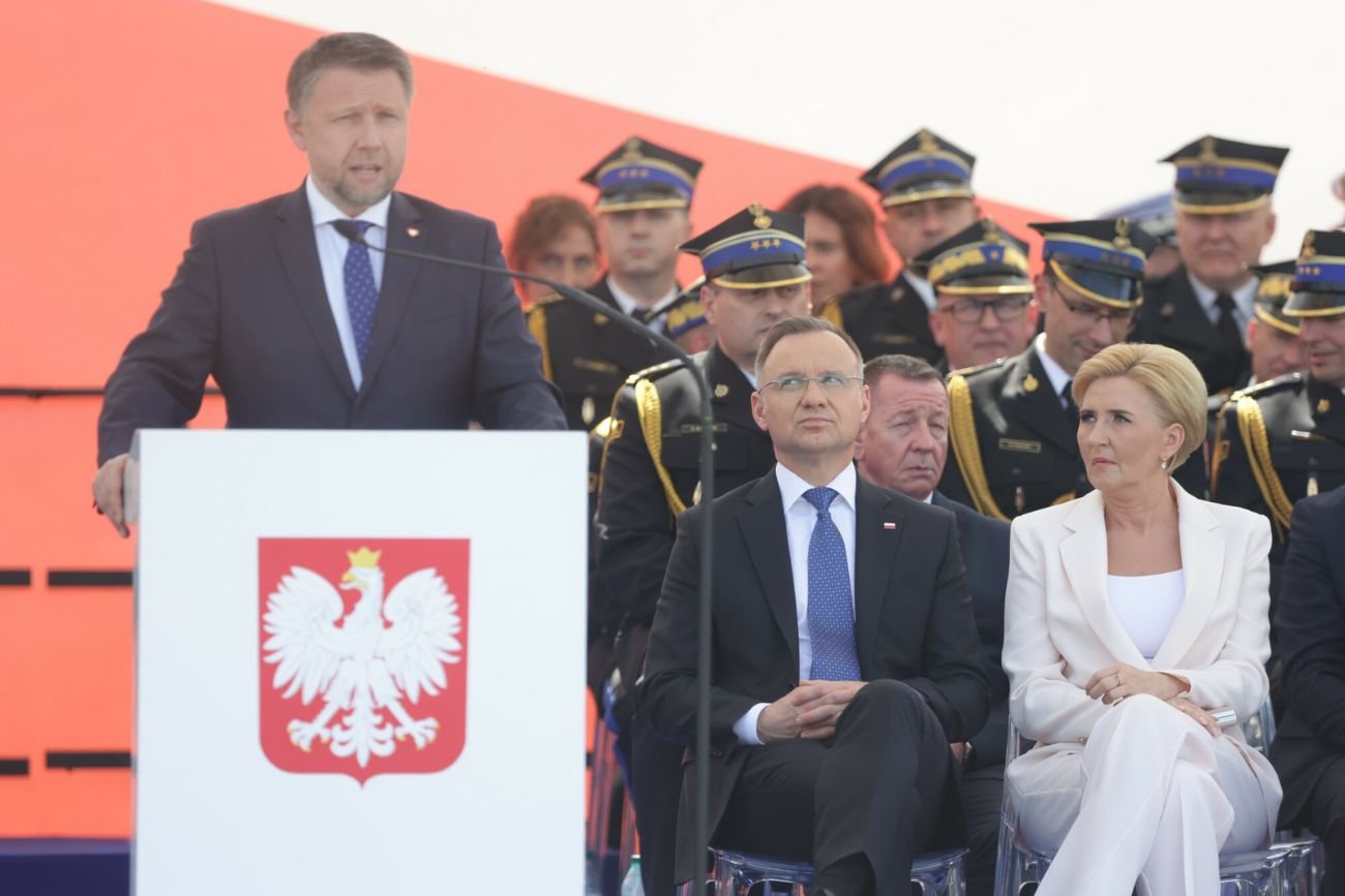 Marcin Kierwiński podczas przemówienia z okazji Dnia Strażaka