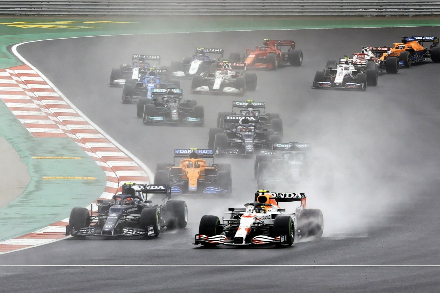 Formuła 1 w sezonie 2022 będzie rekordowa, brakuje nam tylko startów Roberta Kubicy