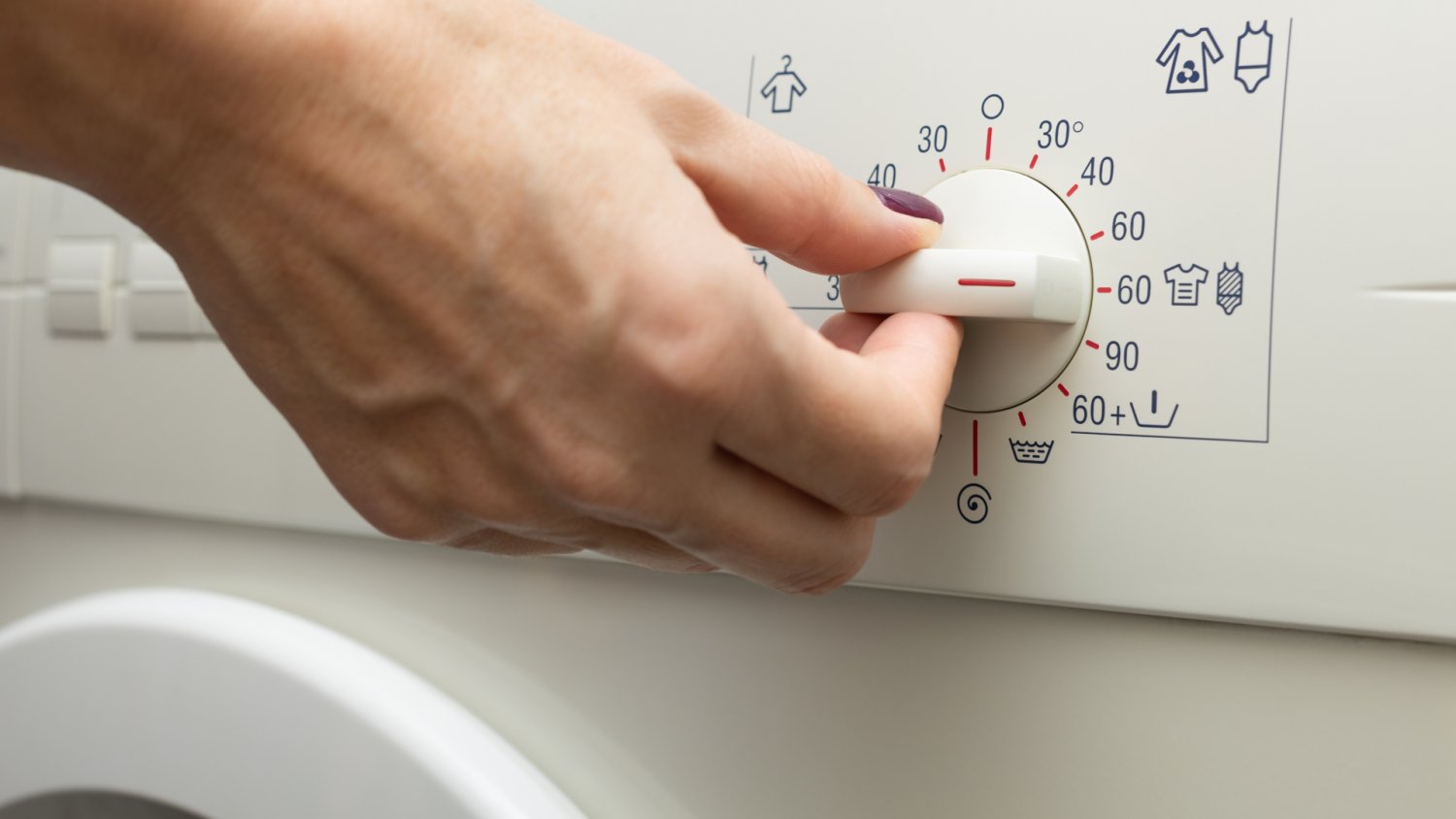 Mnóstwo osób źle ustawia pralkę. Najpopularniejsza temperatura prania nie ma sensu