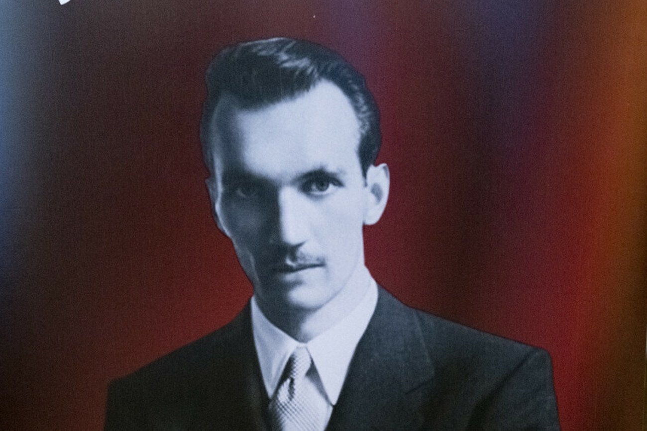 Dziennikarz RMF FM pokazał, jak we Wszystkich Świętych wygląda grób Jana Karskiego.