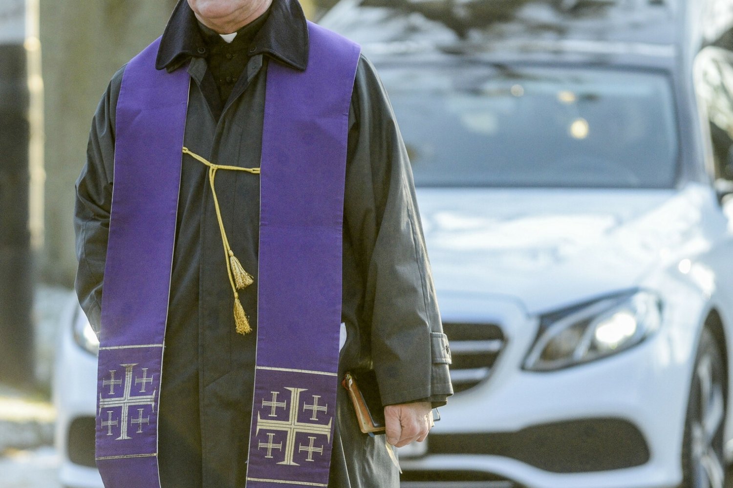 Uniejów-Parcela. Ksiądz wywołał skandal, obrażał wiernych (zdjęcie ilustracyjne).