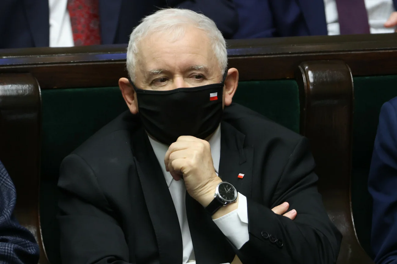 Wyniki najnowszego badania United Surveys pokazały, że partia Jarosława Kaczyńskiego musi szukać sojusznika, jeśli chce zdobyć większość w Sejmie.