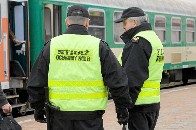 SOK-iści w specjalnych samochodach będą monitorować przejazdy kolejowe w całej Polsce.