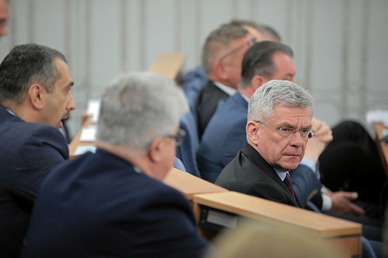 Senatorowie PiS nie pozwolili na wprowadzenie poprawek do ustawy o koronawirusie. Miały one zwiększyć ochronę rodziców i pracowników.