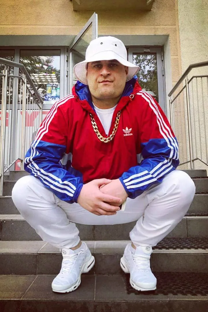 Kto ma pokazać tzw. słowiański przykuc, jeśli nie ten człowiek