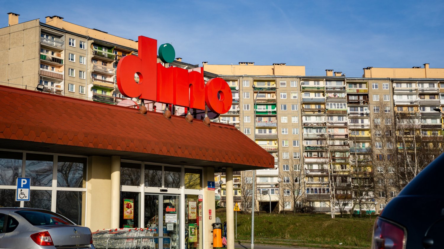 Tanie prezenty na Dzień Kobiet można kupić w Dino. Luksusowe czekoladki 1+1 gratis