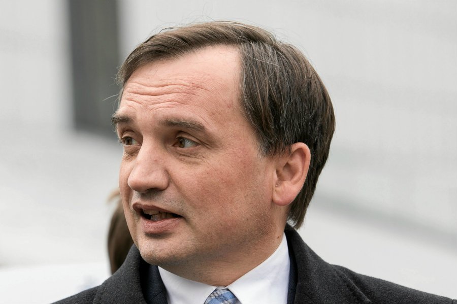 TSUE zdecydował, że Polska złamała prawo unijne w zakresie przechodzenia sędziów w stan spoczynku.