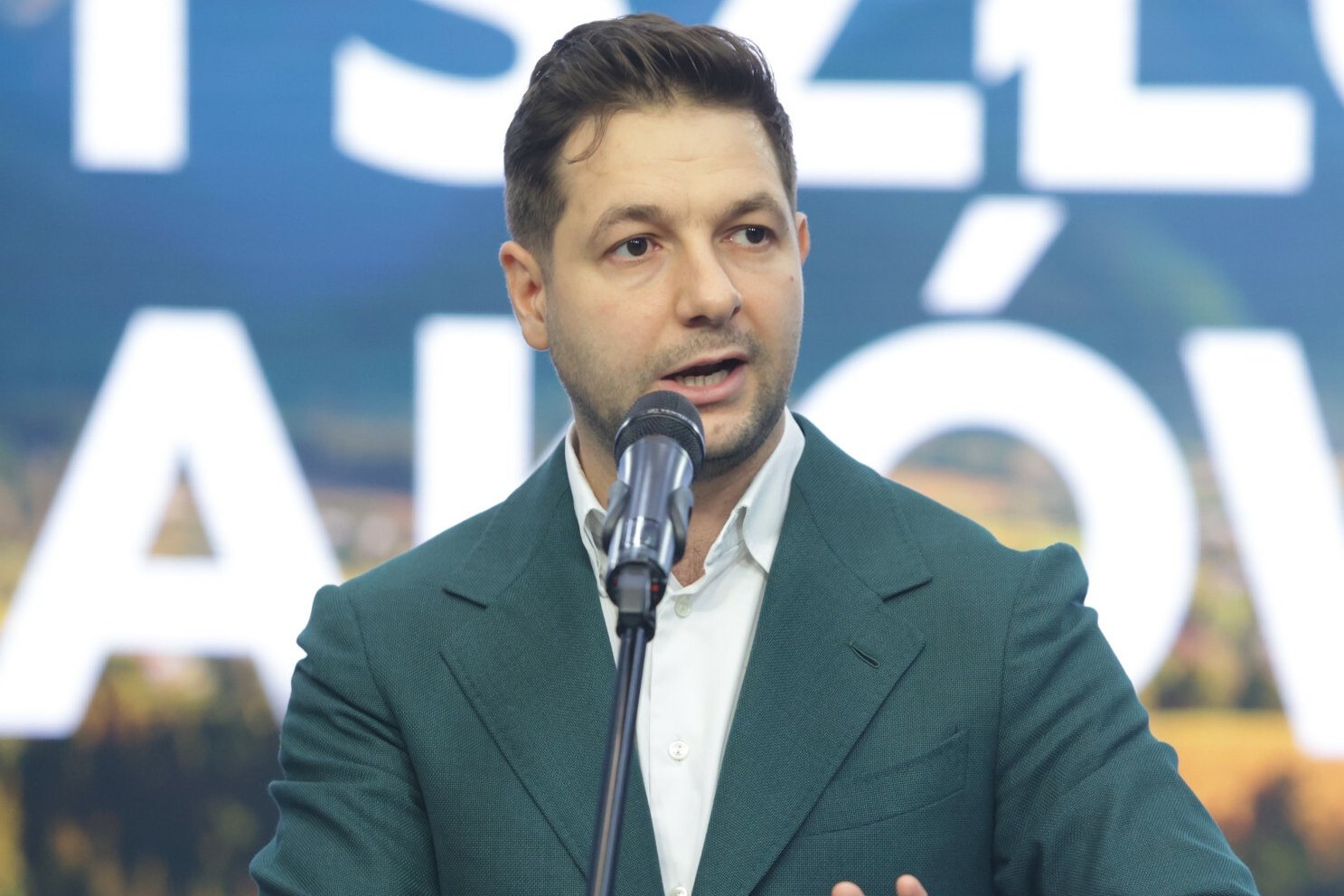 Politycy PiS tłumaczą, czemu zagłosowali za unijną rezolucją ws. robaków.