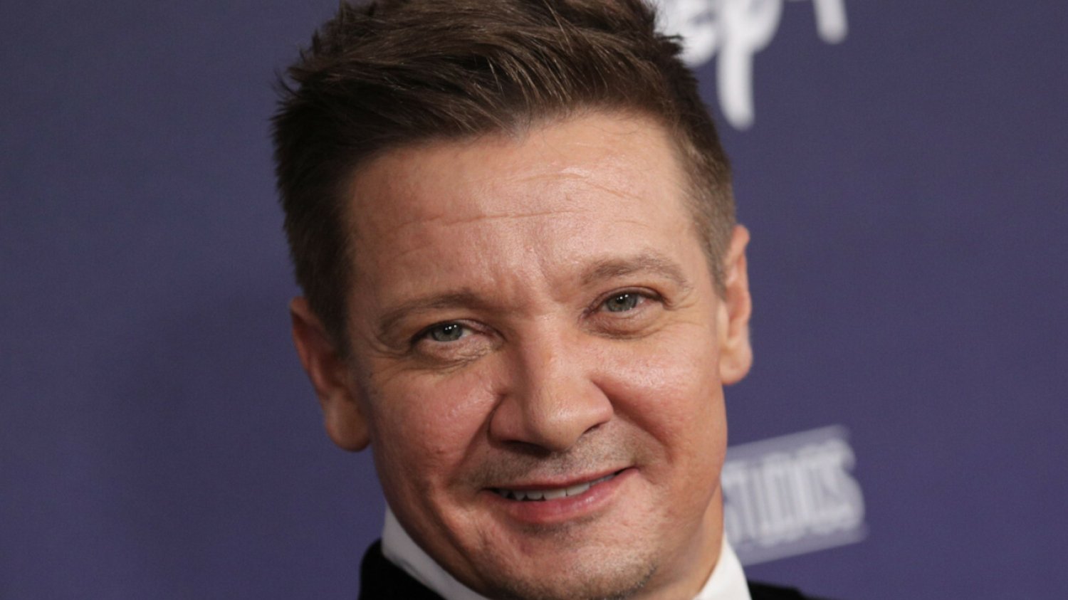 Jeremy Renner stanął już na nogi.