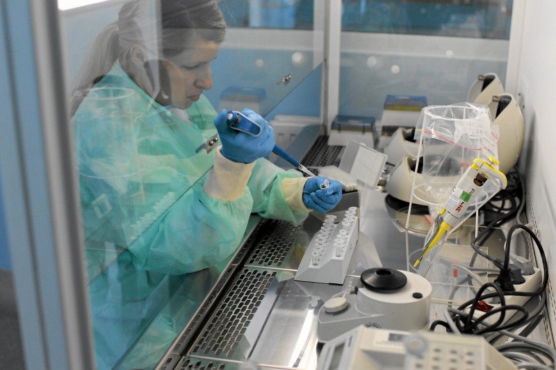 Laboratoria sanepidu wykonują tysiące analiz
