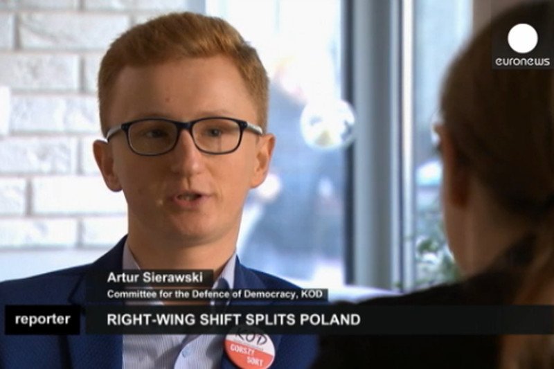 Opowiedział Euronews o rządach PiS i protestach KOD. Teraz piszą do niego "Ty unijny pachołku!"