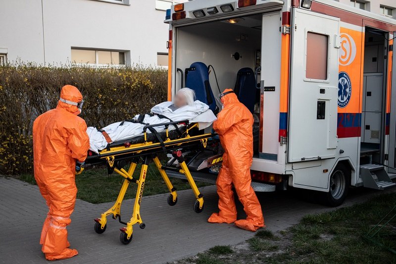 GIS podał szczegółowe dane o śmiertelności koronawirusa w Polsce.