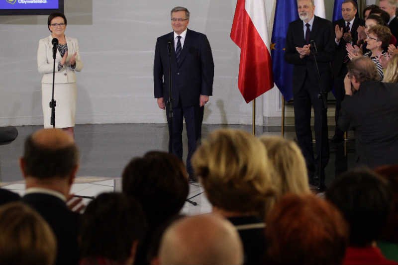 Platforma Obywatelska zatrudniała w kampanii prezydenckiej 50 internetowych trolli - podaje "Rzeczpospolita", powołując się na anonimowego posła partii.