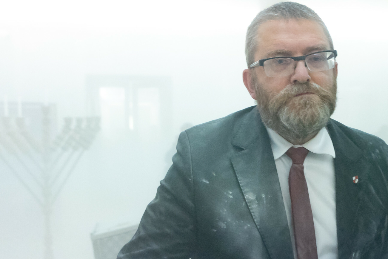 Braun zakończył swoją partyjną pokutę za akcję z gaśnicą. "Koniec rozmowy"