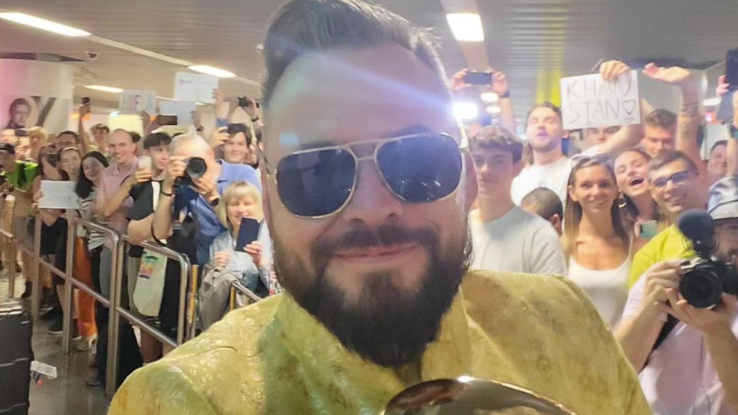 Stanowski wrócił z Indii. Dziennikarz otrzymał na lotnisku "nagrodę"