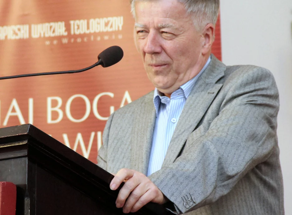 Prof. Miodek krytykował niedawno księży za sposób wygłaszania kazań.