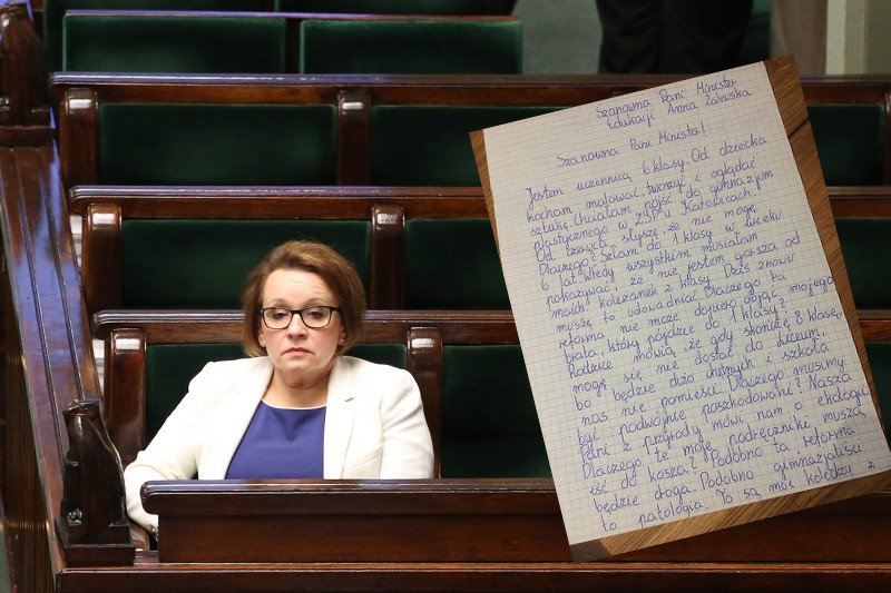 "Dlaczego Pani powoduje, że jest nam smutno i nie mamy chęci do nauki?". 11-latka napisała list do minister Zalewskiej