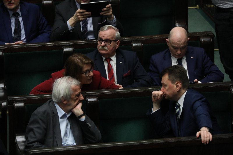Jarosław Kaczyński jest już po operacji kolana. Wyciekł partyjny "przekaz dnia", co politycy PiS mają mówić o stanie zdrowia prezesa.