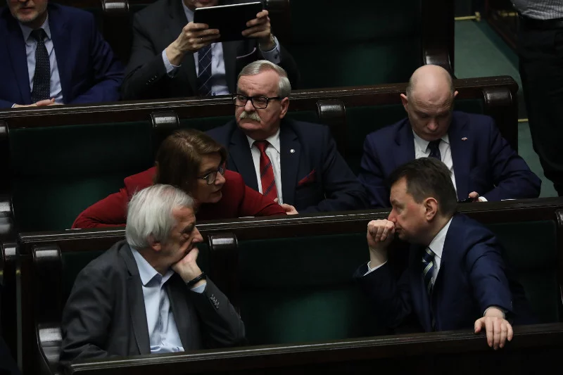 Jarosław Kaczyński jest już po operacji kolana. Wyciekł partyjny "przekaz dnia", co politycy PiS mają mówić o stanie zdrowia prezesa.