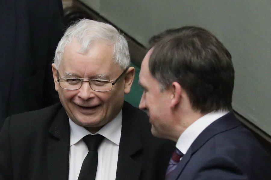 Prawo i Sprawiedliwość zwiększa przewagę nad konkurentami w najnowszym sondażu Pollstera dla "Super Expressu".