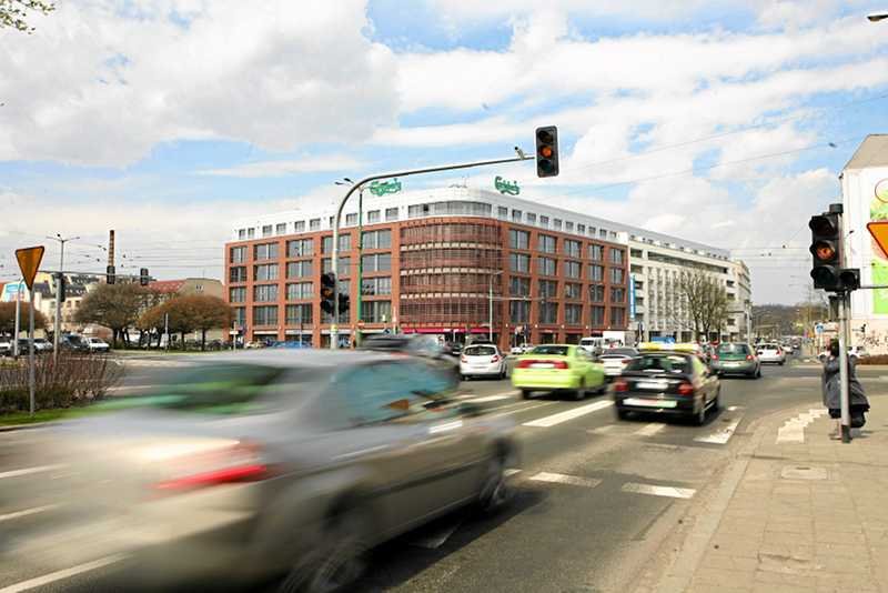 Choć często przejeżdżamy na żółtym świetle, jesteśmy raczej spokojnymi kierowcami