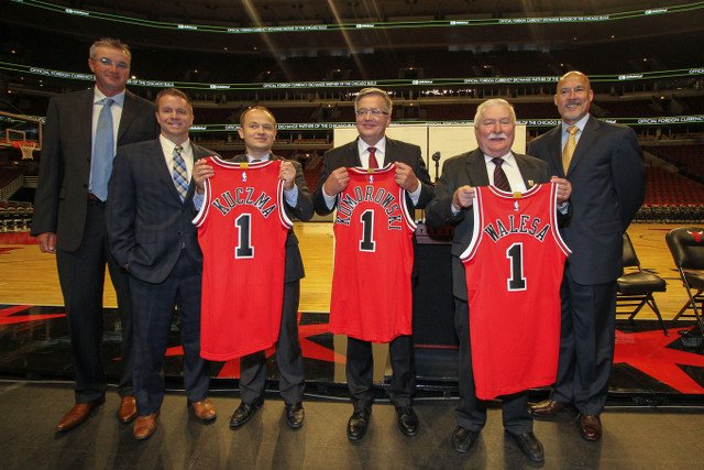 Bronisław Komorowski na promocji serwisu walutowego Cinkciarz.pl w Chicago. Pierwsza impreza, gdzie zarabia na byciu  ex-prezydentem.