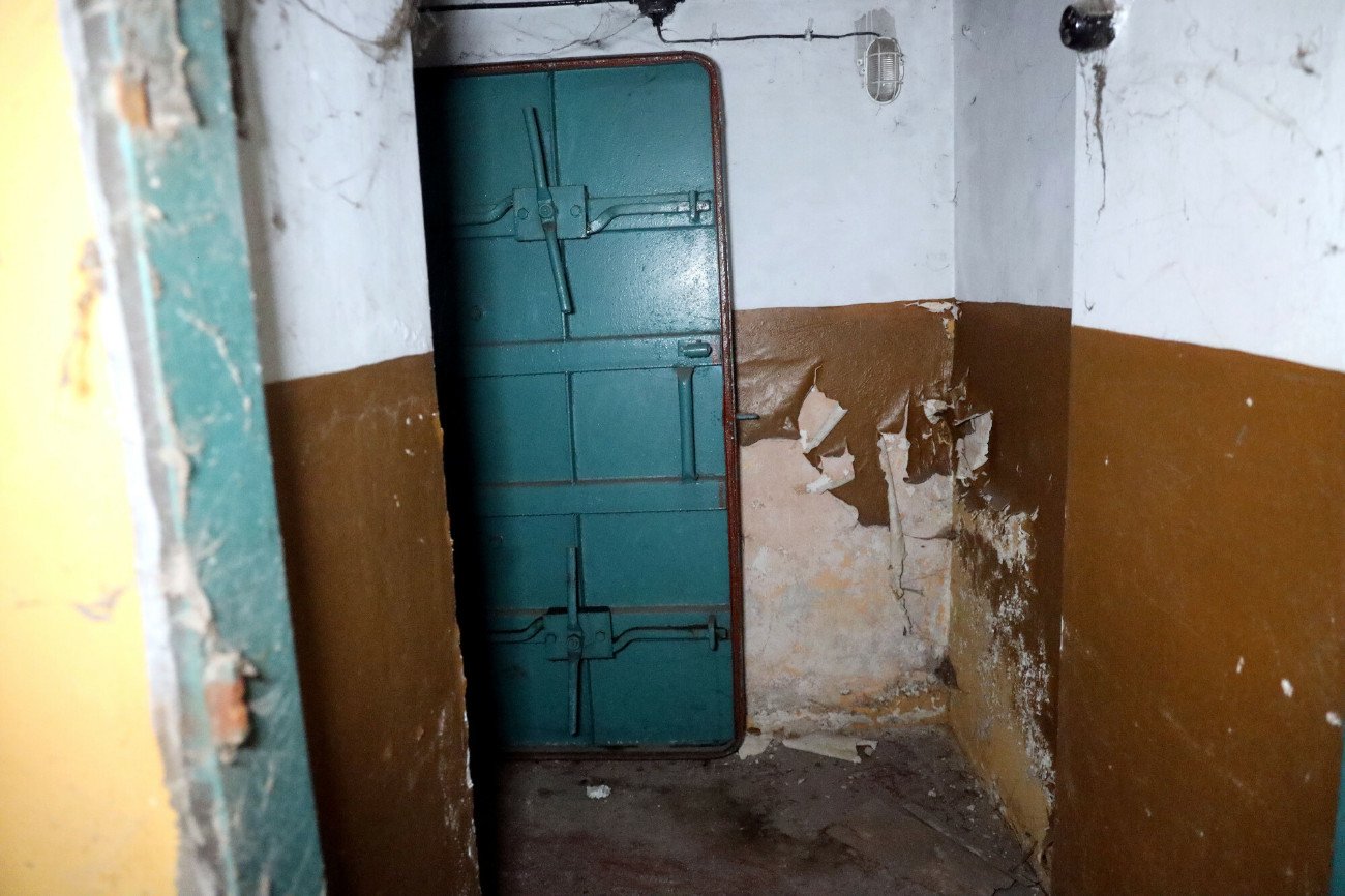 Schron pod peronem na dworcu PKP w Legnicy