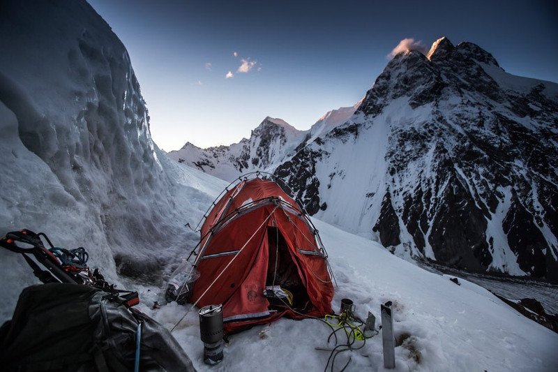 Polacy gotowi do wejścia na szczyt K2. To nie koniec wyczyny. Andrzej Bargiel zjedzie z niego na nartach.