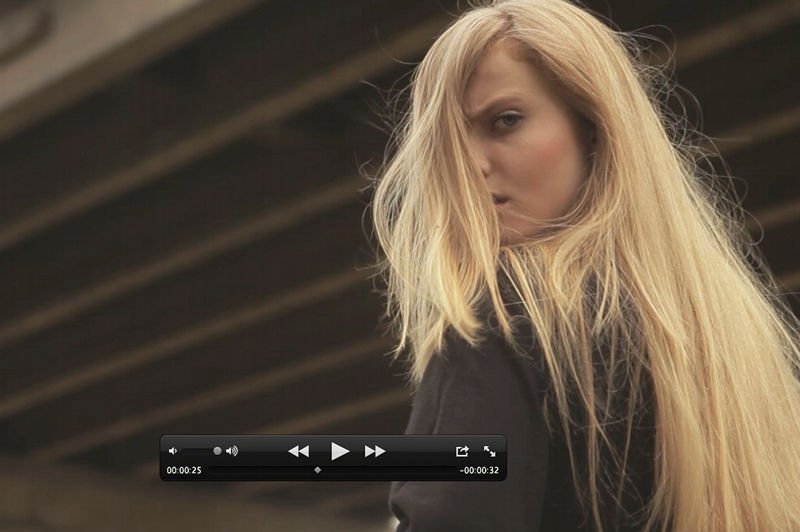 Kadr z filmu z kolekcją "Stromboli" Ani Kuczyńskiej