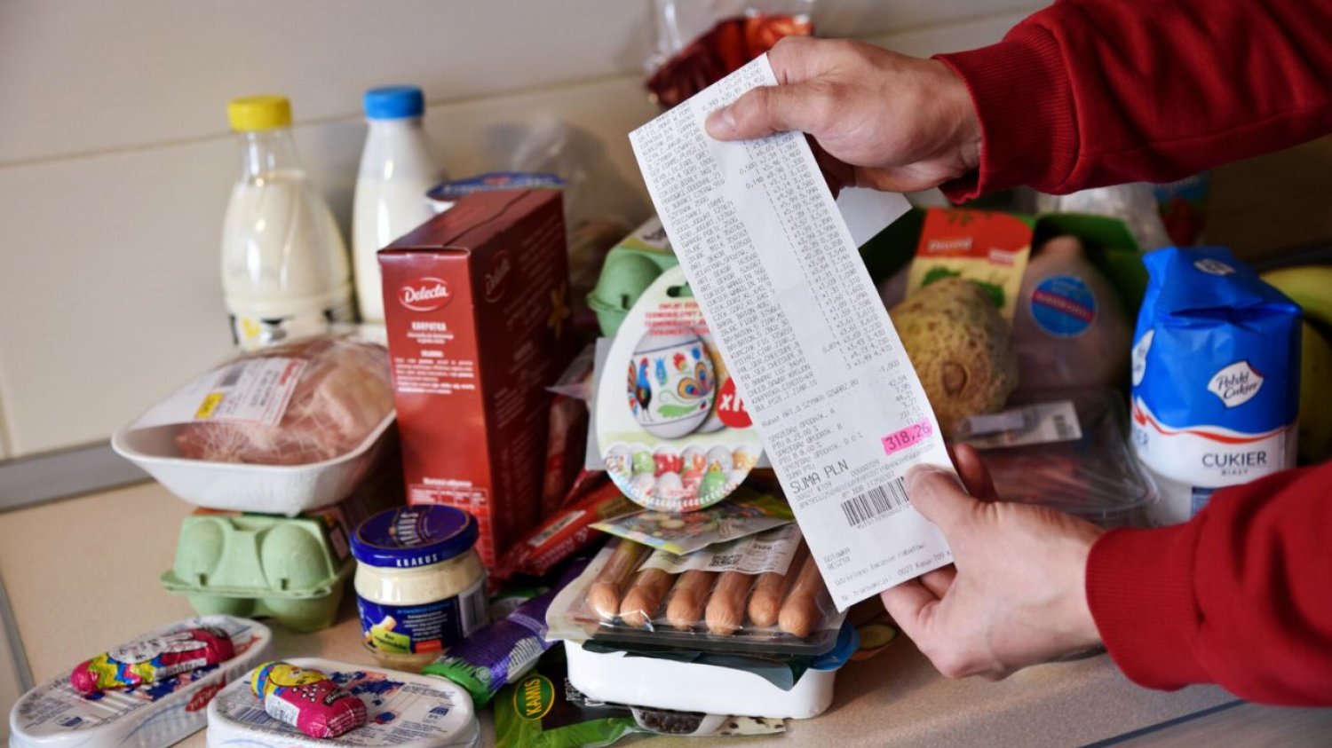 Ta Wielkanoc nie będzie tania. Ceny podstawowych produktów pójdą w górę. Podwyżki produktów na Wielkanoc 2025. Zapłacimy więcej za masło i jajka.