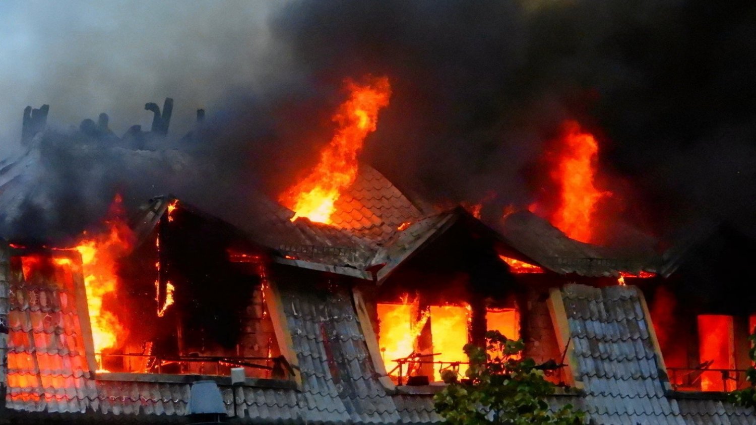 Przyczyny pożaru w Ząbkach pod Warszawa. Tyle na razie mówią służby