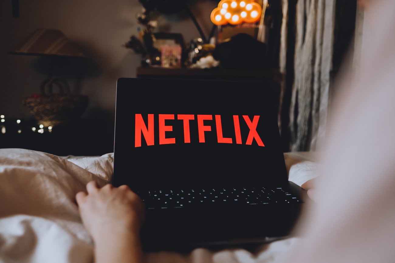 Czy w Polsce będzie dostępny pakiet z reklamami na Netfliksie?