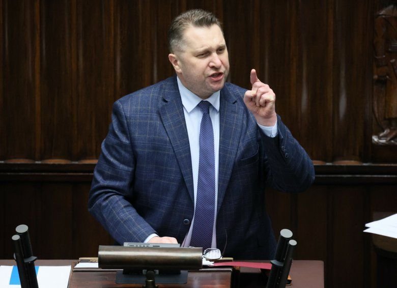 Przemysław Czarnek pozostanie na stanowisku ministra edukacji, zdecydował Sejm.
