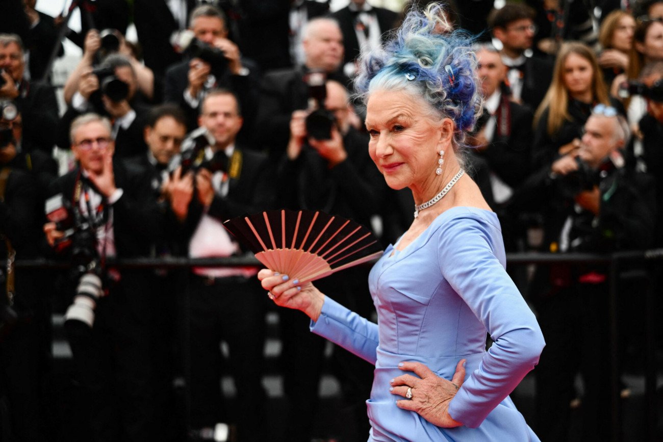 Helen Mirren w niebieskich włosach w Cannes.