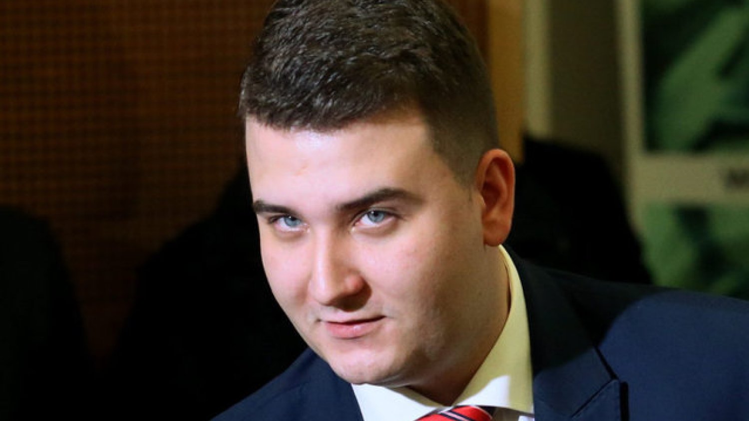 Bartłomiej Misiewicz nie daje o sobie zapomnieć. Tym razem próbuje bronić swojego medalu. Wybitego oczywiście w nagrodę za jego "wybitne" zasługi dla polskiej armii.