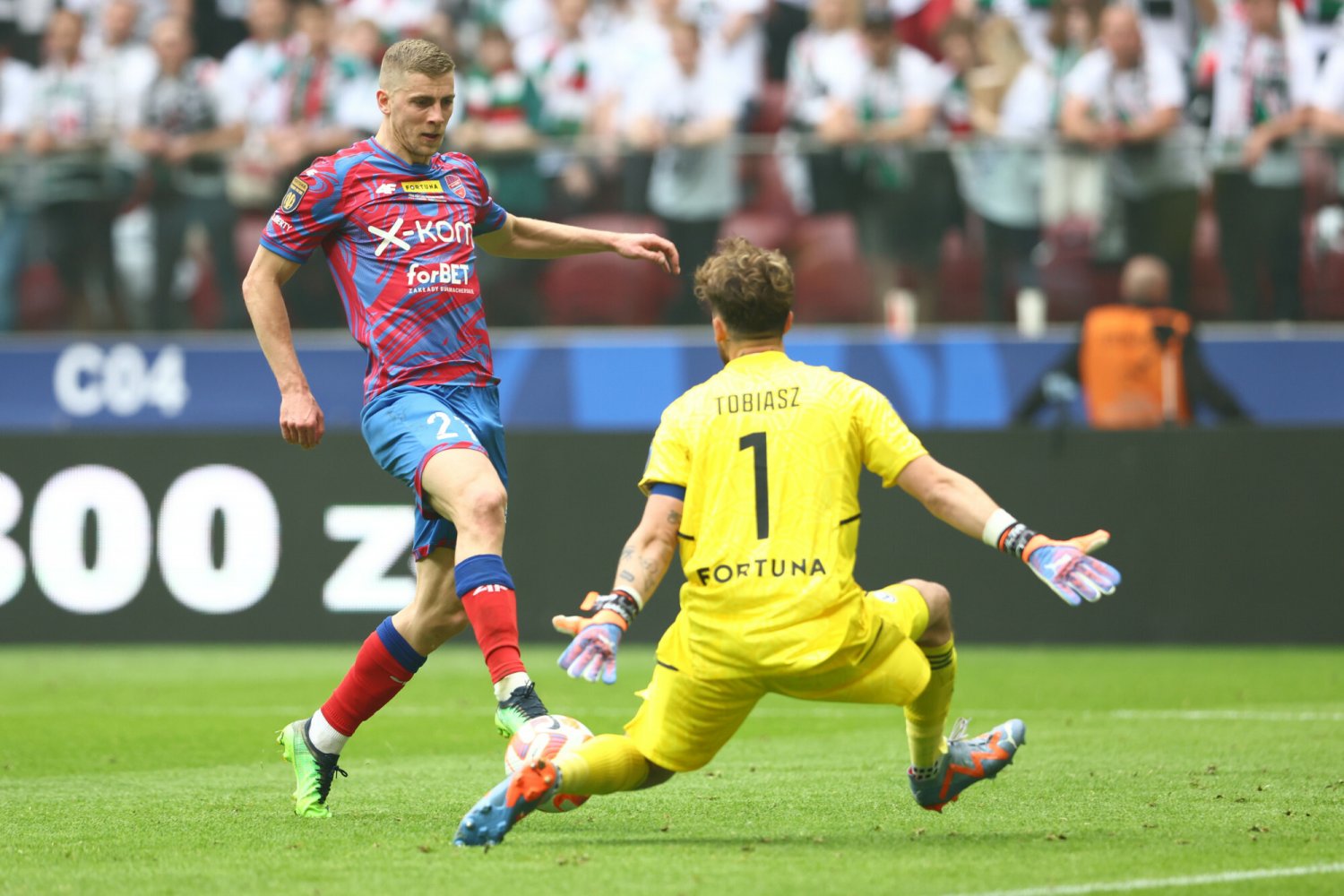 Legia zdobywcą Pucharu Polski po rzutach karnych. Jej bohaterem okazał się 20-letni bramkarz Kacper Tobiasz.