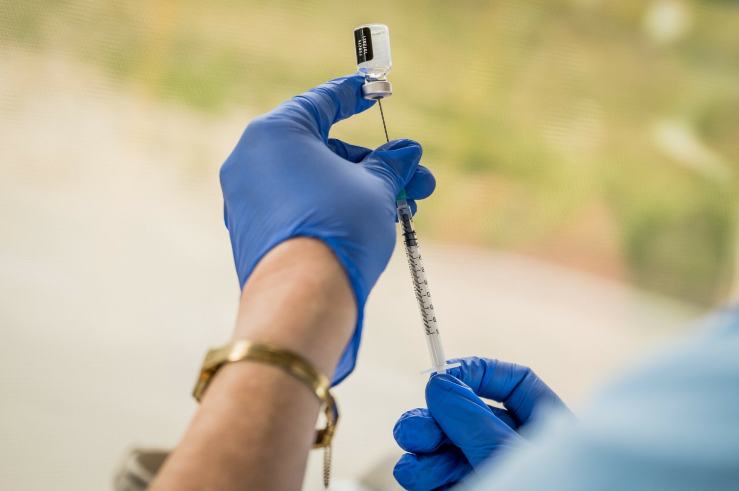 Interpol ostrzega przed fałszywymi producentami szczepionek.