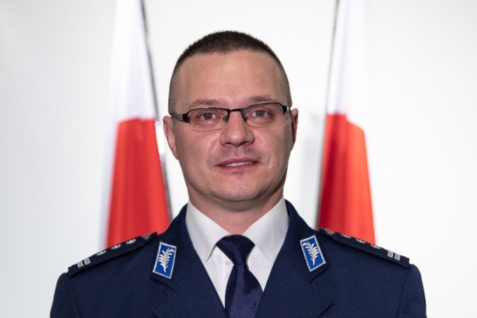 Mariusz Ciarka pokazał film z interwencji policji, który udostępnił z homofobicznego profilu. Rzecznik Komendanta Głównego Policji pokazał film z interwencji policji, który udostępnił z homofobicznego profilu.