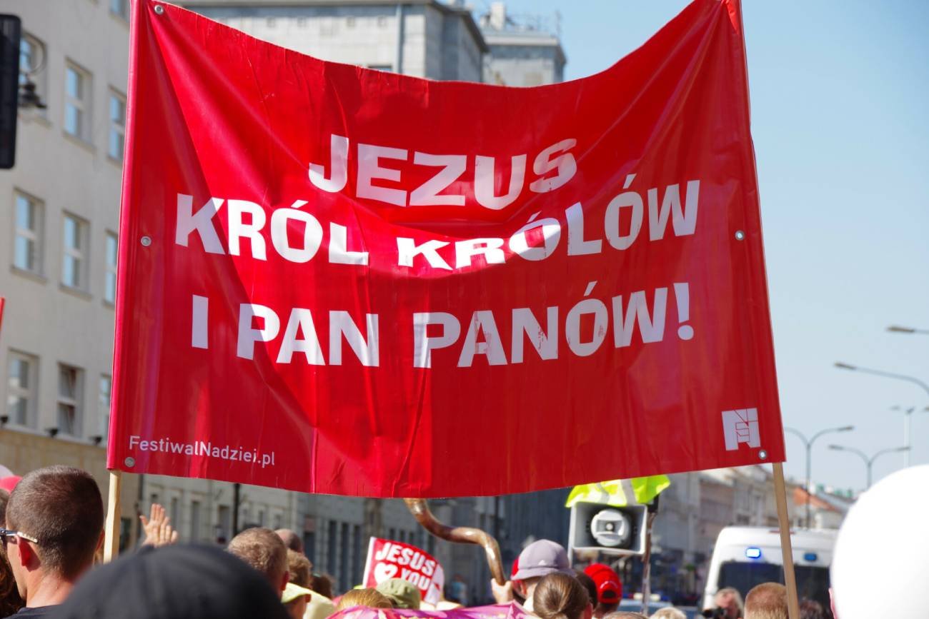 Reklama Marszu dla Jezusa z pedofilskim zdjęciem. Jest głos organizatora