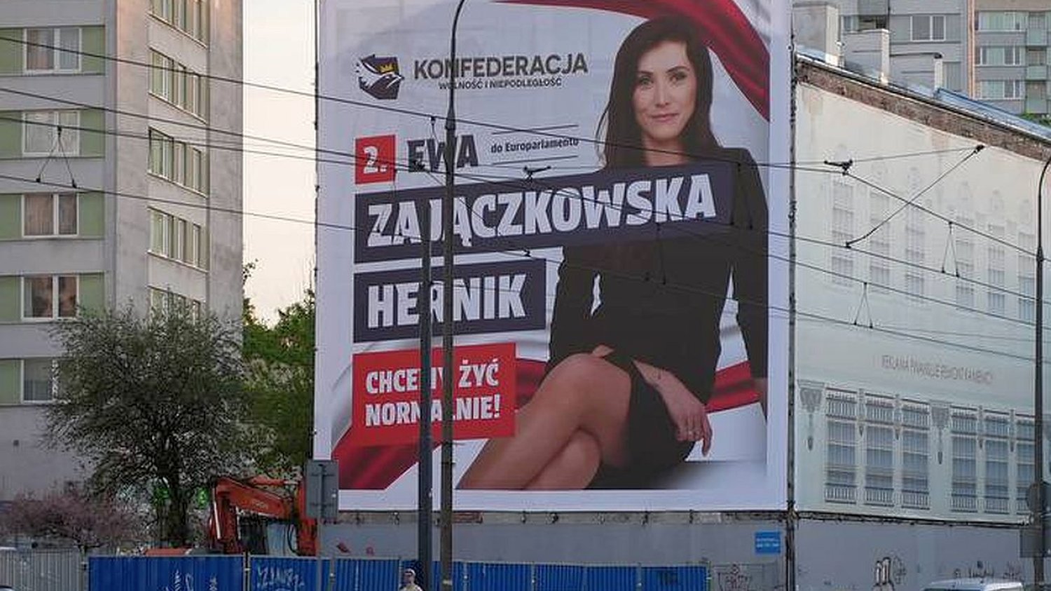 Wiszący w Warszawie plakat kandydatki Konfederacji do PE budzi pewne kontrowersje