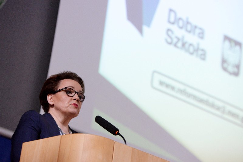 "Z jednej strony premier promuje ustawę 'za życiem', a z drugiej...". Rodzice niepełnosprawnych dzieci wściekli na rząd