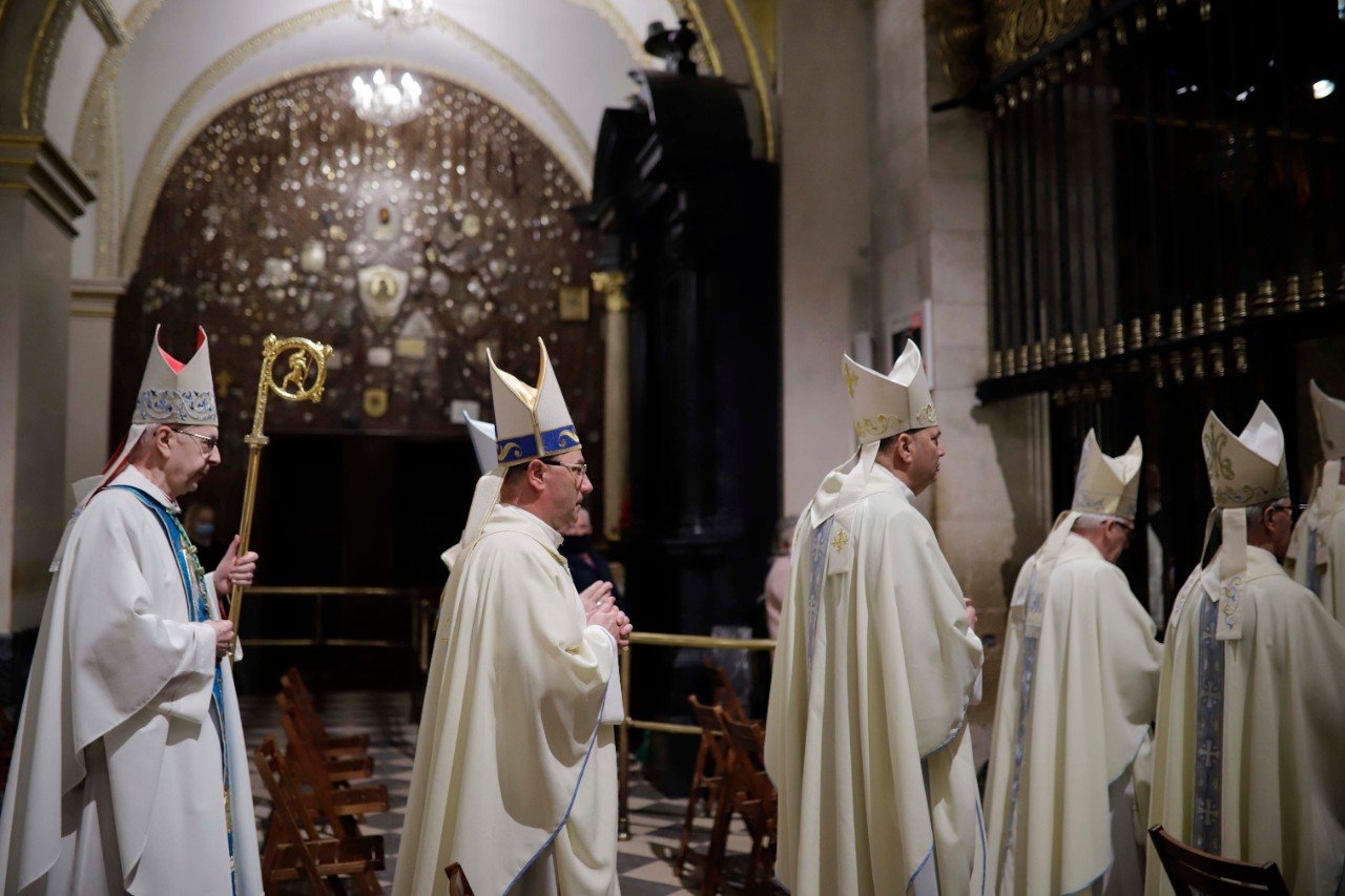 Na nocnej poprawce PiS do tarczy antykryzysowej 4.0 mają skorzystać kościoły.
