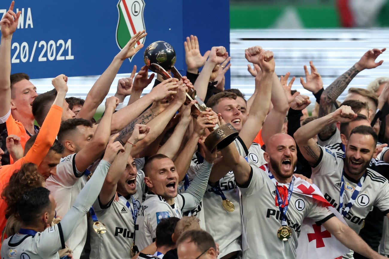 Piłkarze Legii Warszawa staną przed szansą zdobycia mistrzostwa Polski po raz trzeci z rzędu